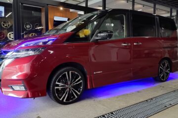 ニッサン　セレナにスマッククレスト装着 -