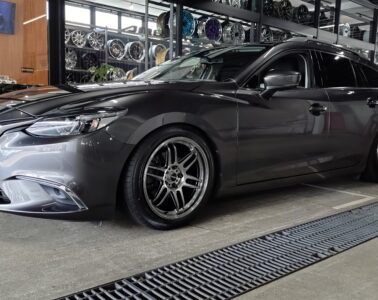 マツダ　アテンザワゴンにTM-02装着 -